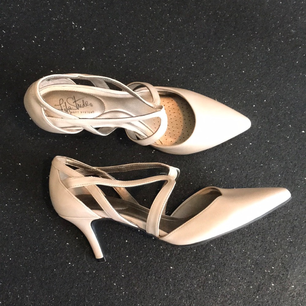 Never before worn tan heels